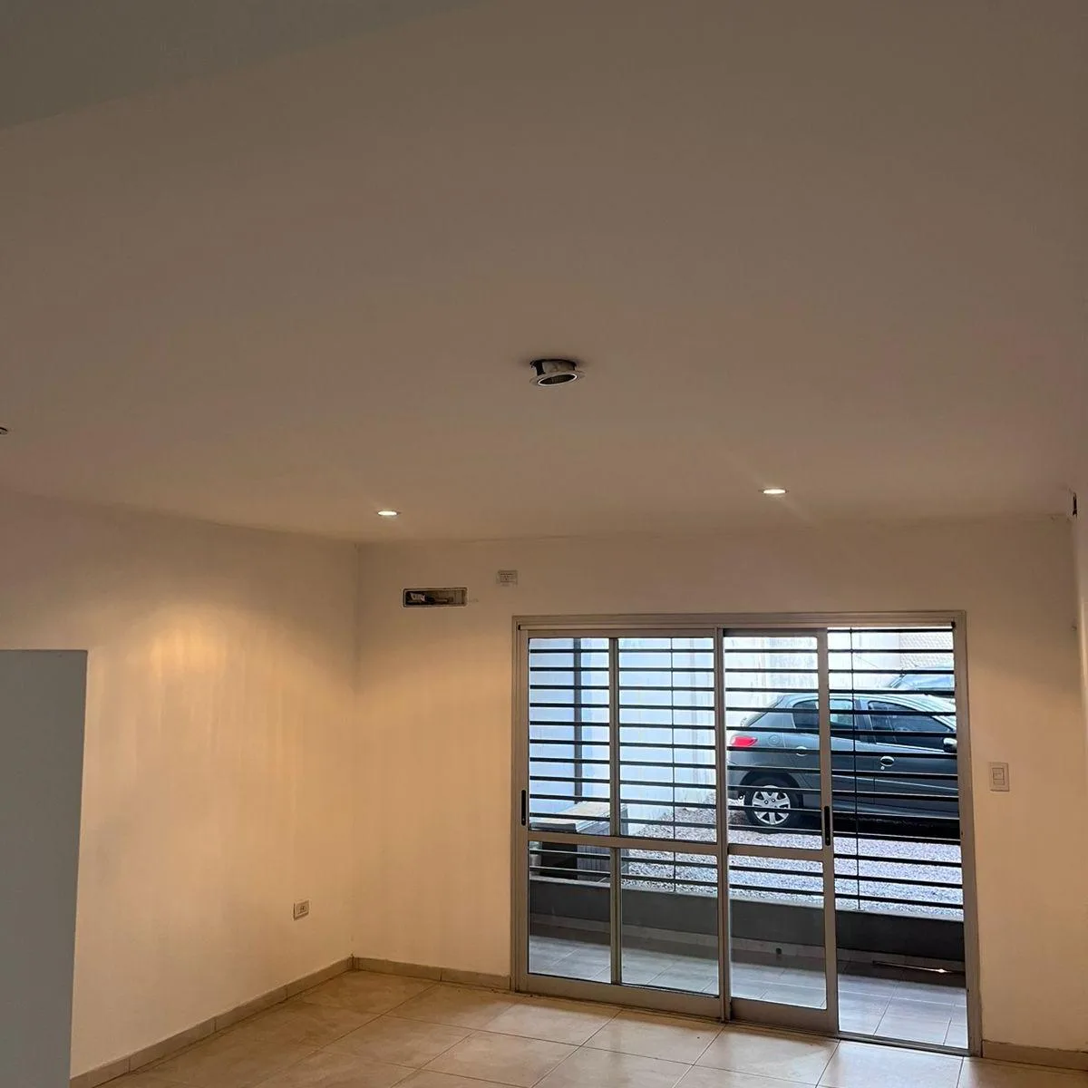 Alquiler Departamento Monoambiente en Bernal - !