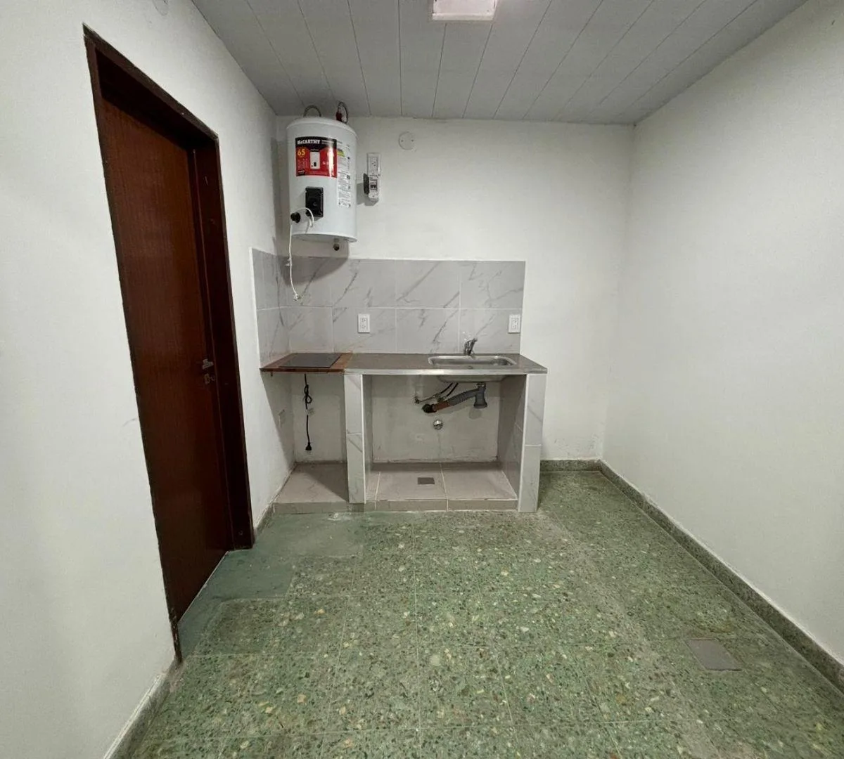 Kitnet PH com 1 quarto em Villa Dominico