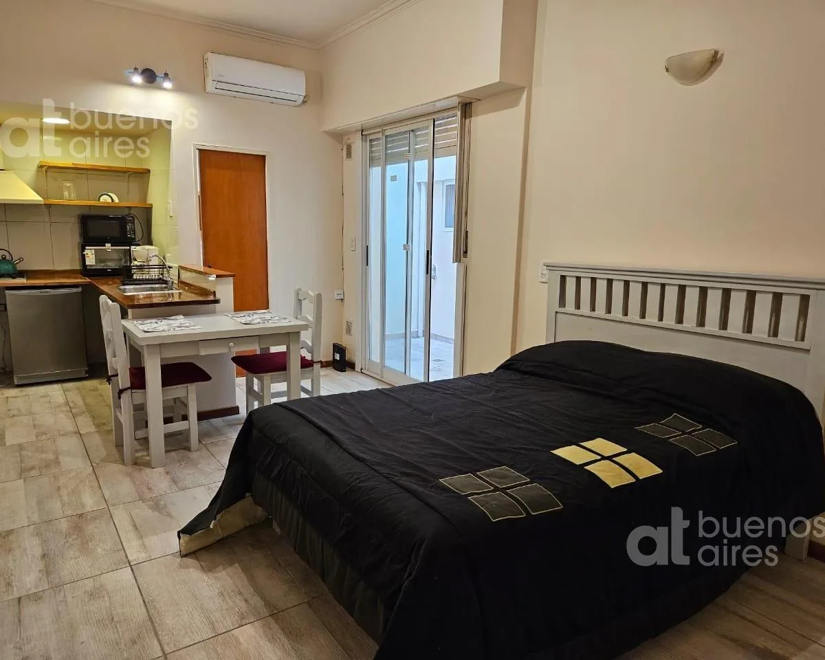 Departamento de 2 Ambientes con Patio en San Telmo en Alquiler Temporario