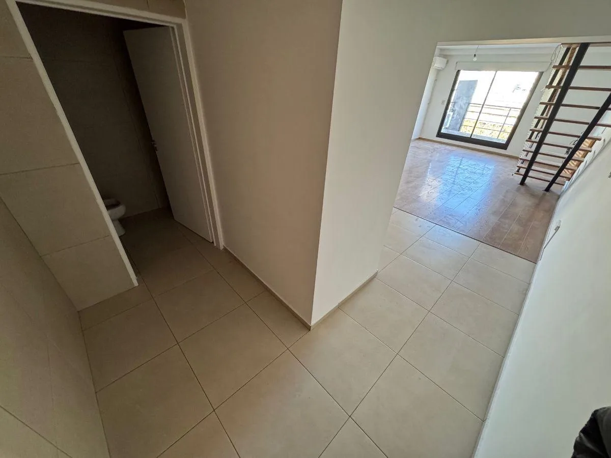 Apartamento dúplex de 2 ambientes em Barracas