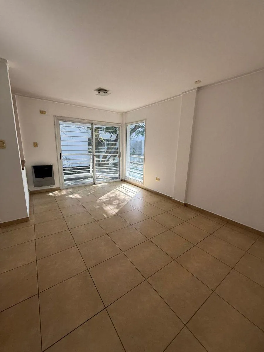 Departamento de 2 ambientes con balcón en La Plata