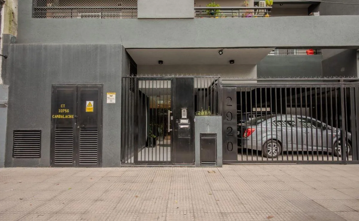 Alquiler de Departamento de Dos Ambientes con Balcón Al Frente y Parrilla en Caseros