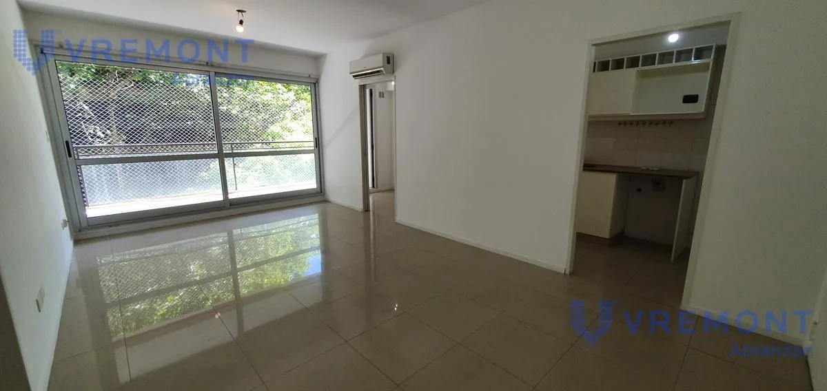 Three-room apartment with parking in Villa Urquiza