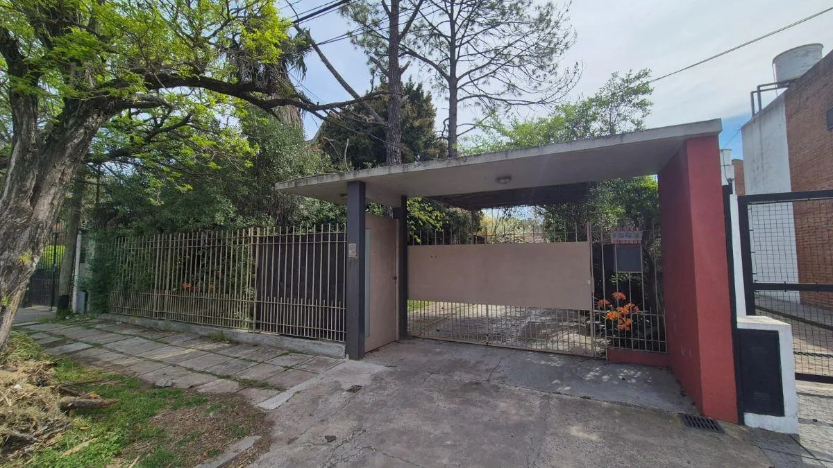 Alquiler! Importante Propiedad 7 Ambientes con Parque y Piscina Apta Vivienda o Instituciones