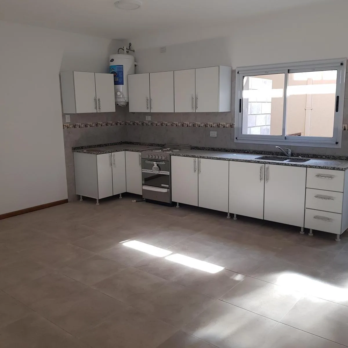 Apartamento de três ambientes com 2 quartos em Avellaneda