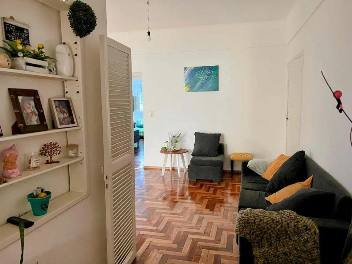Departamento de 3 Ambientes en Alquiler, en Ubicación Moron Centro, con Patio y Balcón Al Frente