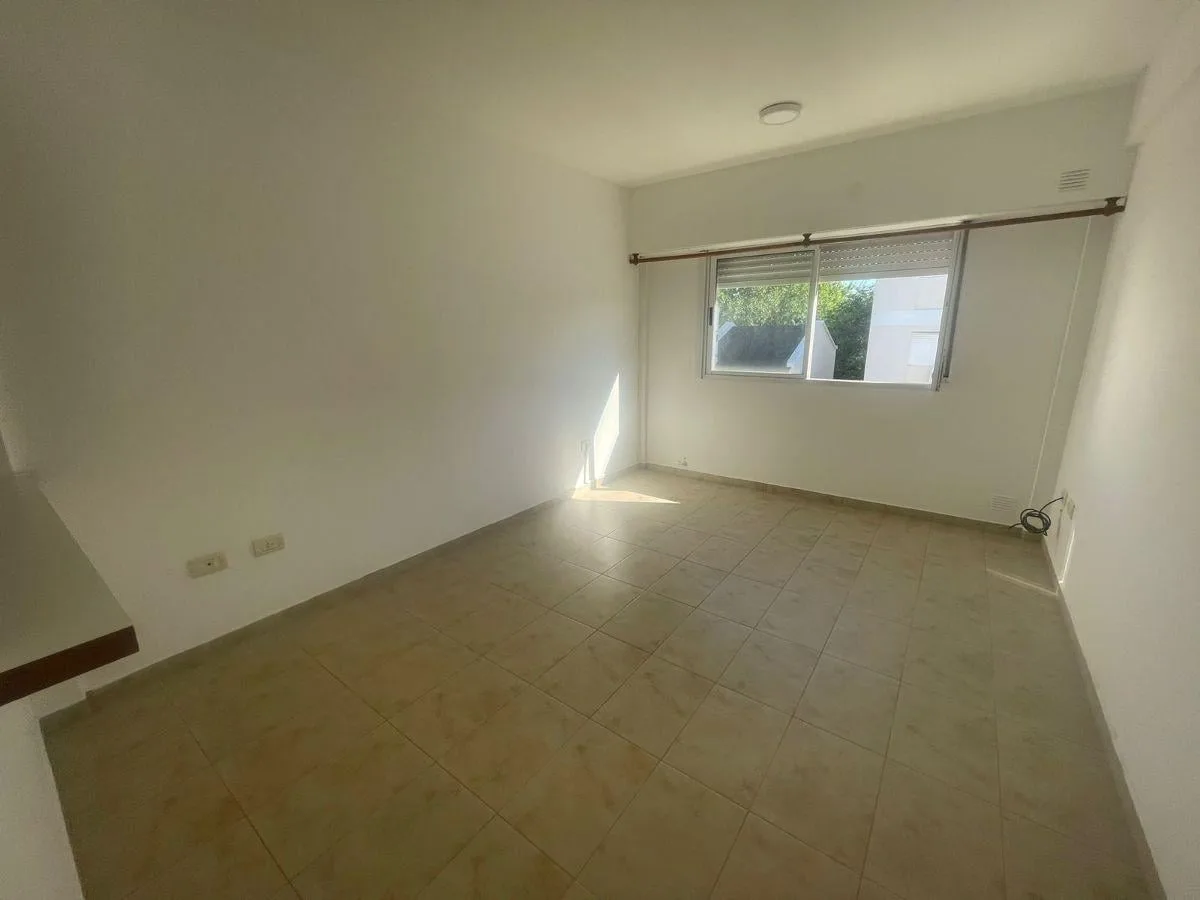 One-bedroom apartment with parking in La Plata