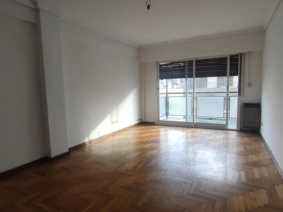 Piso de 4 Amb Frente Balcón - Caballito