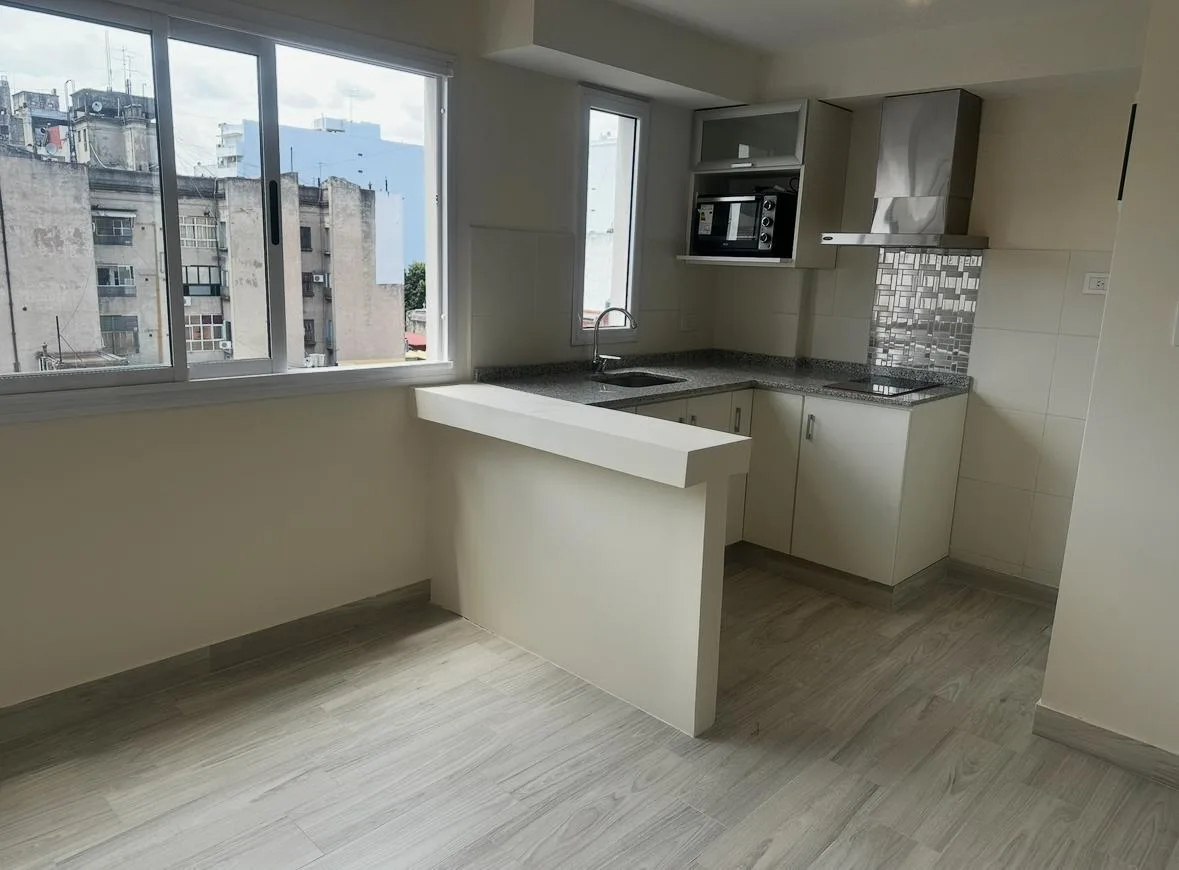New studio apartment in Monserrat