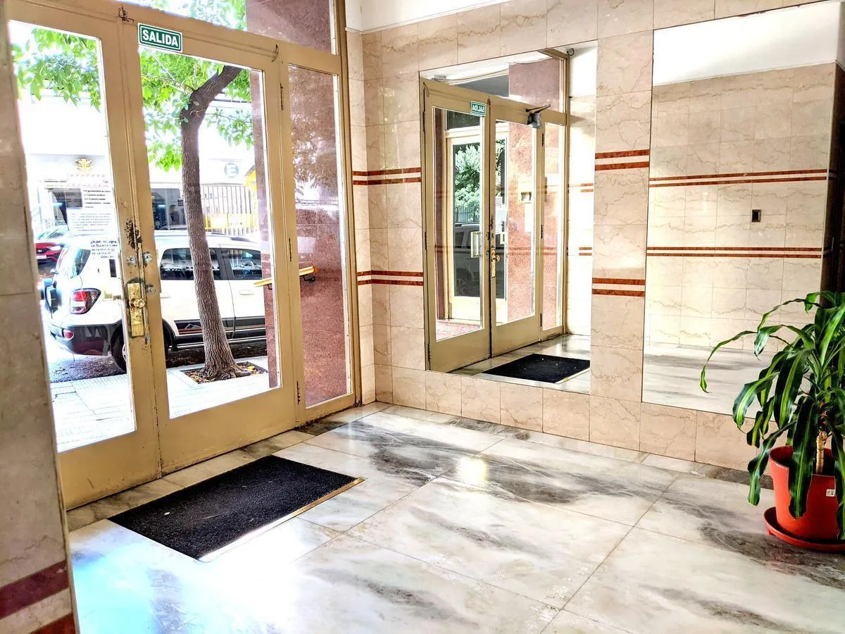 Apartamento de 2 ambientes com varanda em Recoleta