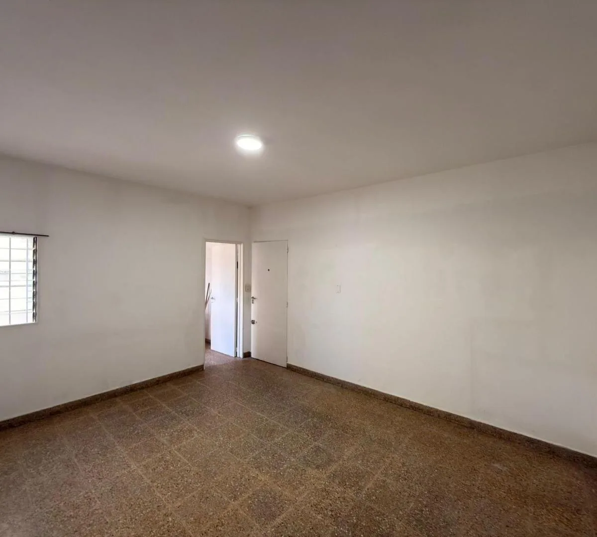 Departamento 2 Ambientes Sobre Calle Parana