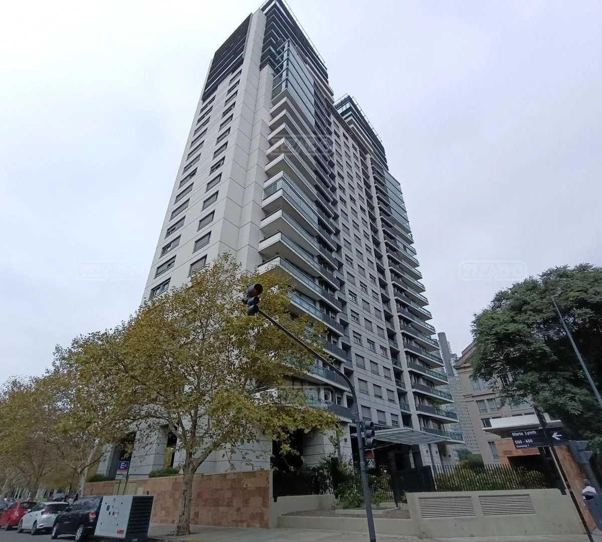 Alquiler por 6 a 12 Meses. 2 Ambientes Amoblado, Piso Alto, Cochera. Espectacular Vista. Torre Mirad