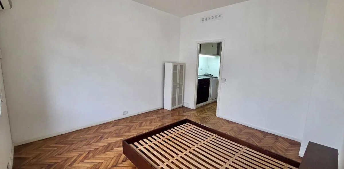 Refurbished studio apartment in Retiro