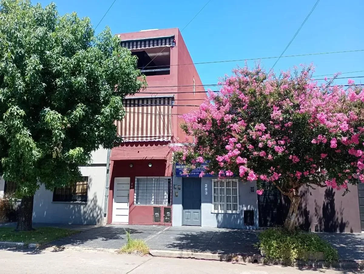 Amplio Monoambiente a 400 m Centro Ituzaingo Sur. Apto Profesional o Una Persona