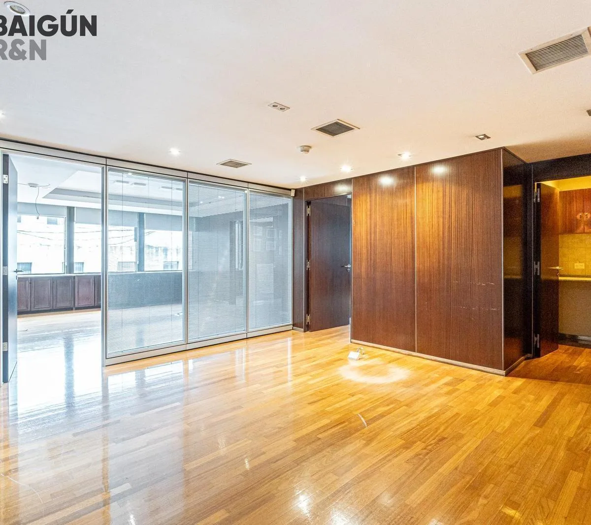 Bloque de 2 Pisos Completos 902 m&sup2; | Torre Clase a | 4 Cocheras | Centro