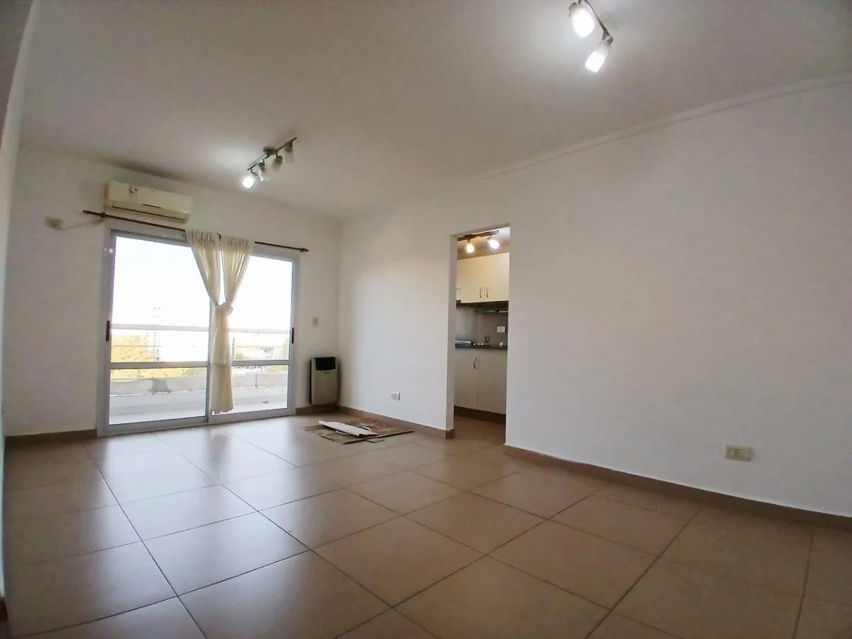 Apartamento de três ambientes com vaga em Caseros
