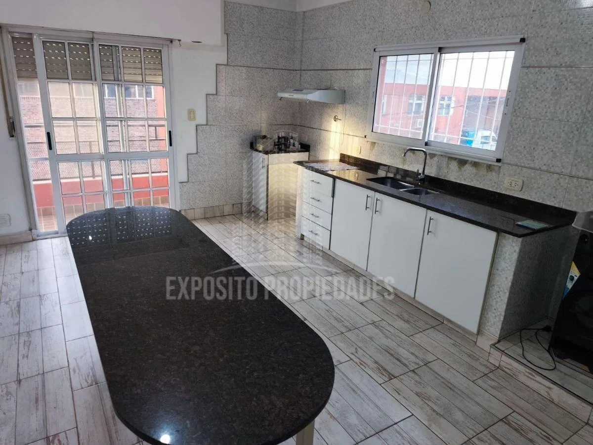 4 Ambientes en 1er Piso por Escalera C/ Balcón - Sin Expensas - Loma Hermosa