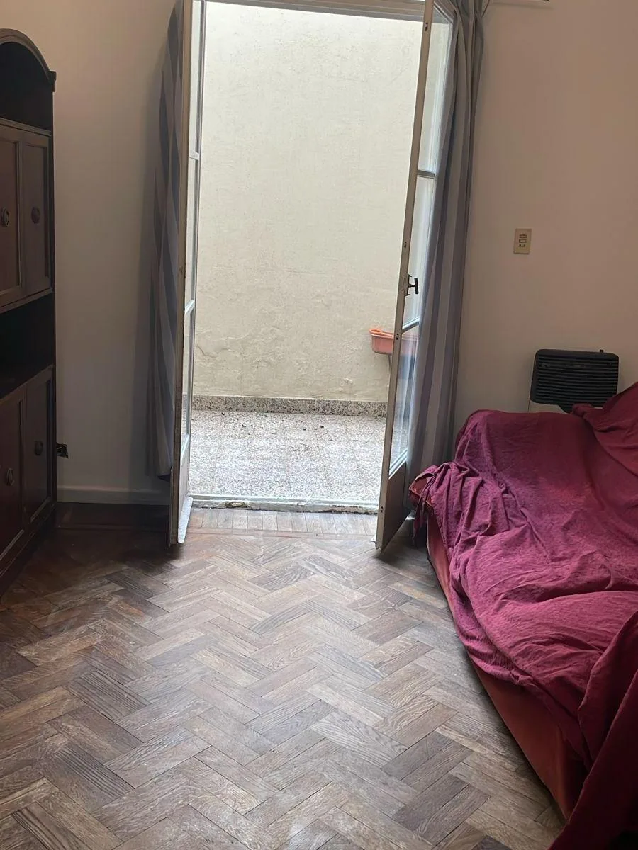 Depto Tres Ambientes, con Dos Patios en Pb