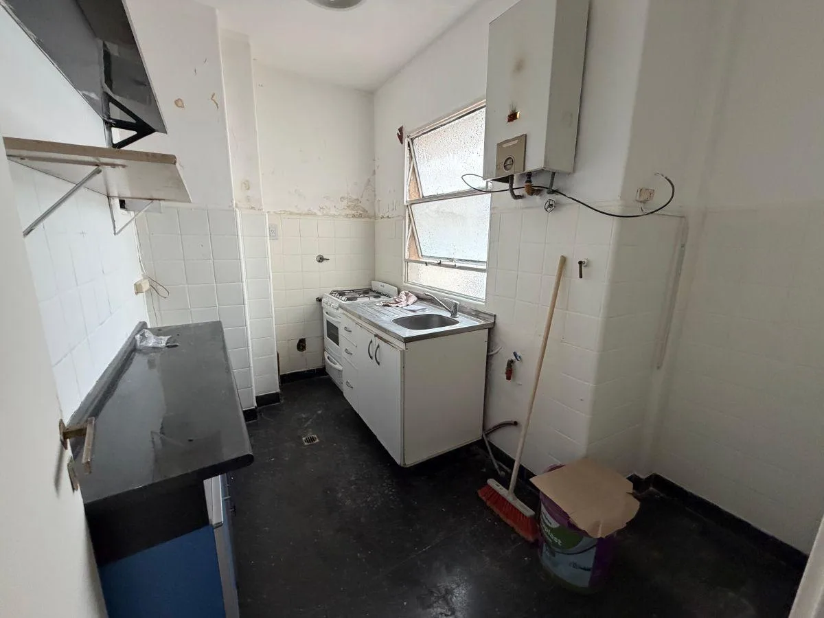 Excelente Departamento de 3 Ambientes Al Contrafrente con Balcón en Séptimo Piso. Villa del Parque