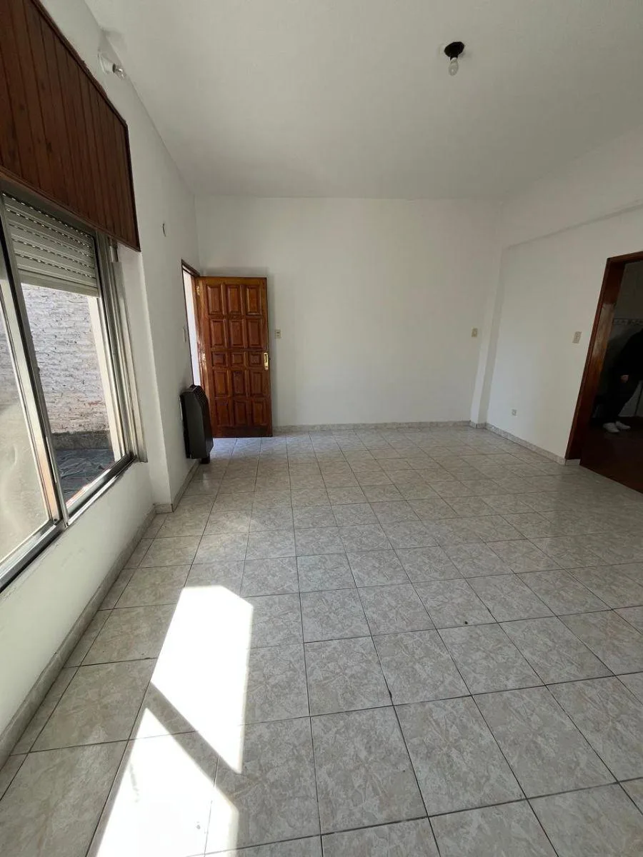 Quilmes Oeste - Alquiler PH 3 Ambientes con Patio y Parrilla