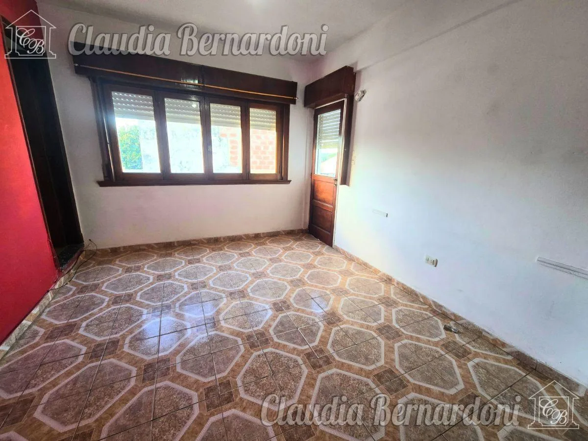 Two-bedroom PH with balcony and terrace in Morón
