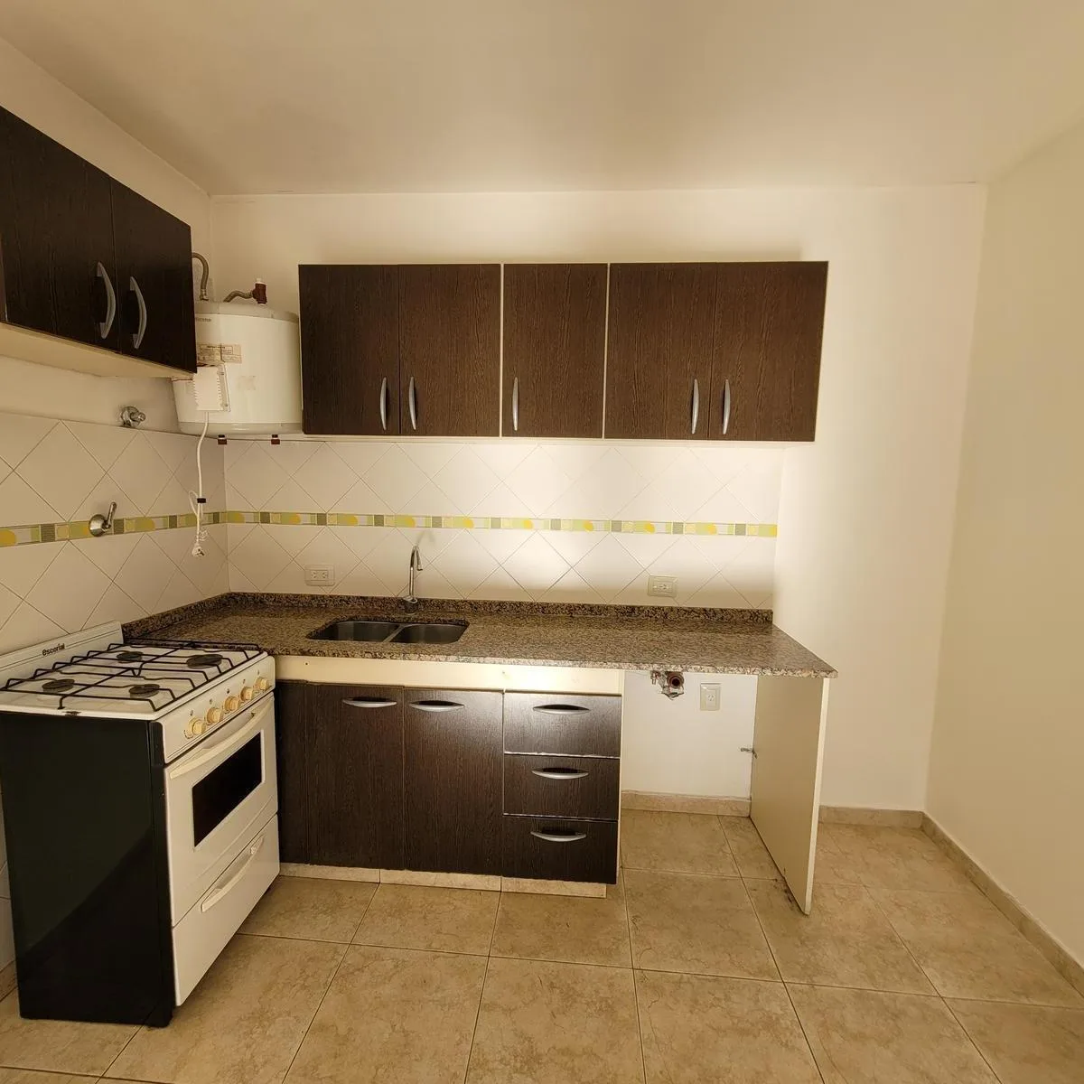 Two-room apartment on José León Suárez Avenue