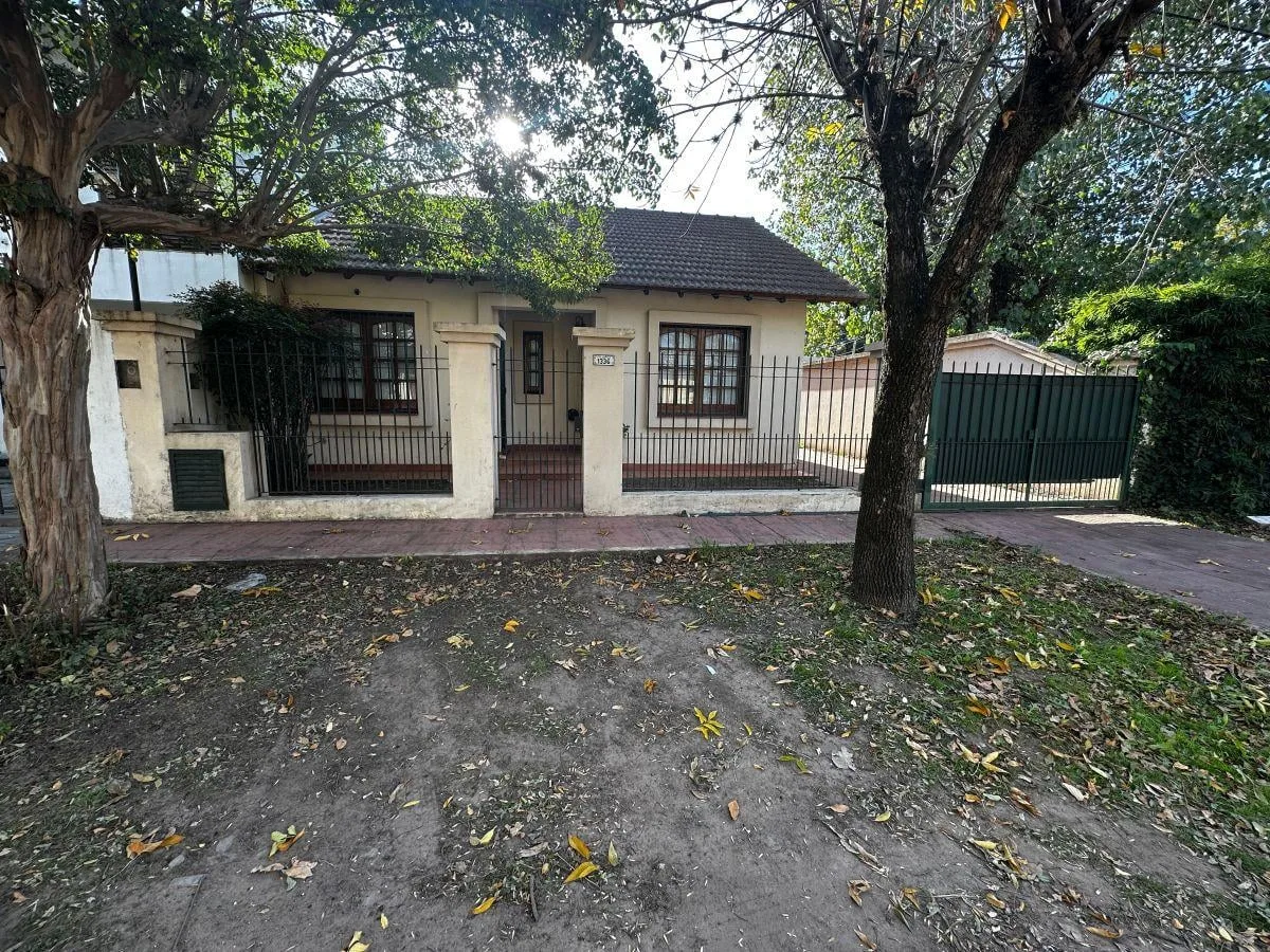 Casa en Alquiler 3 Dorm. y Cochera en Moreno
