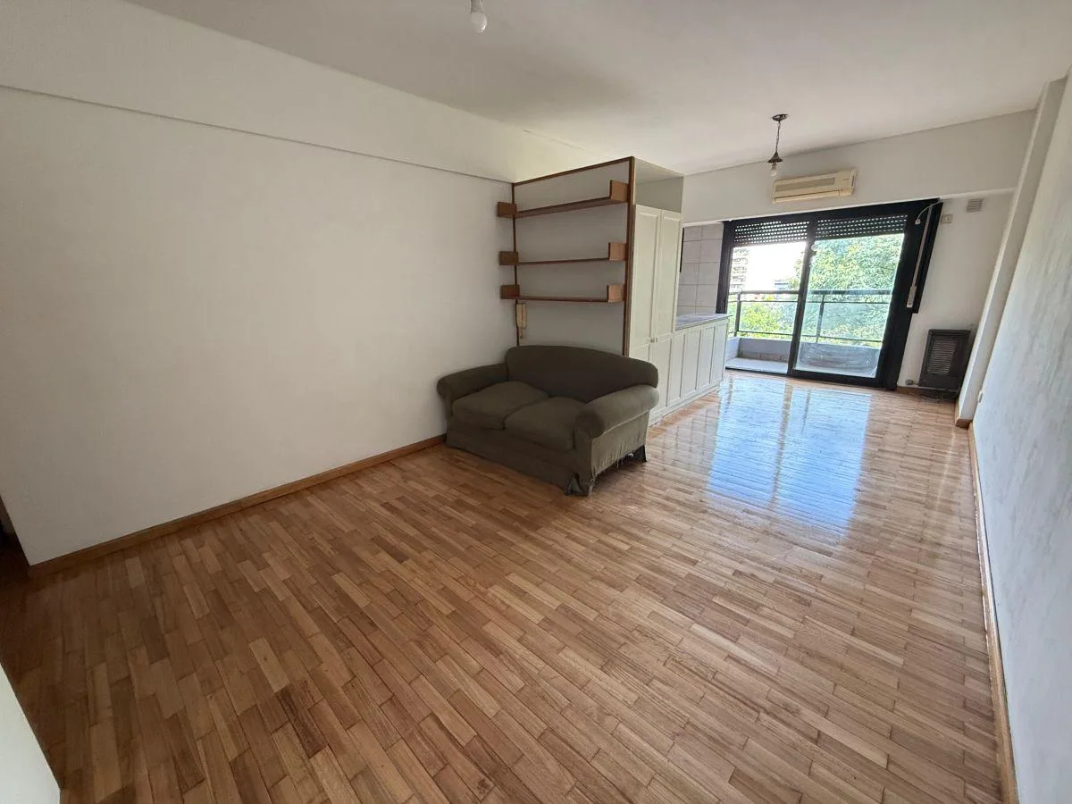 Amplio Monoambiente con Balcón Al Frente con Pileta y Sum