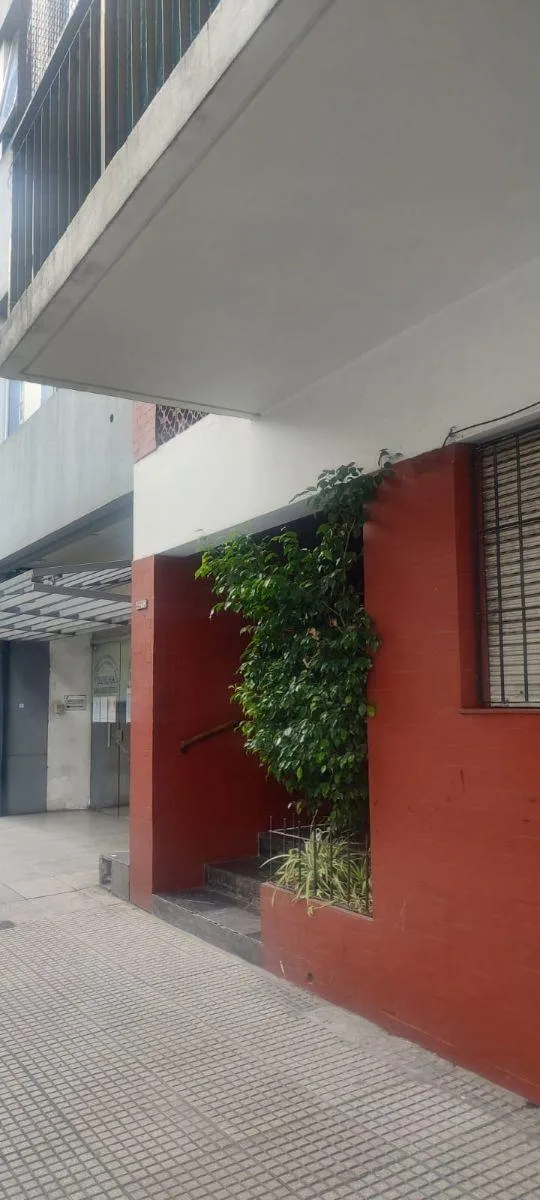 Alquiler de Dos Ambientes Sobre Av San Juan!