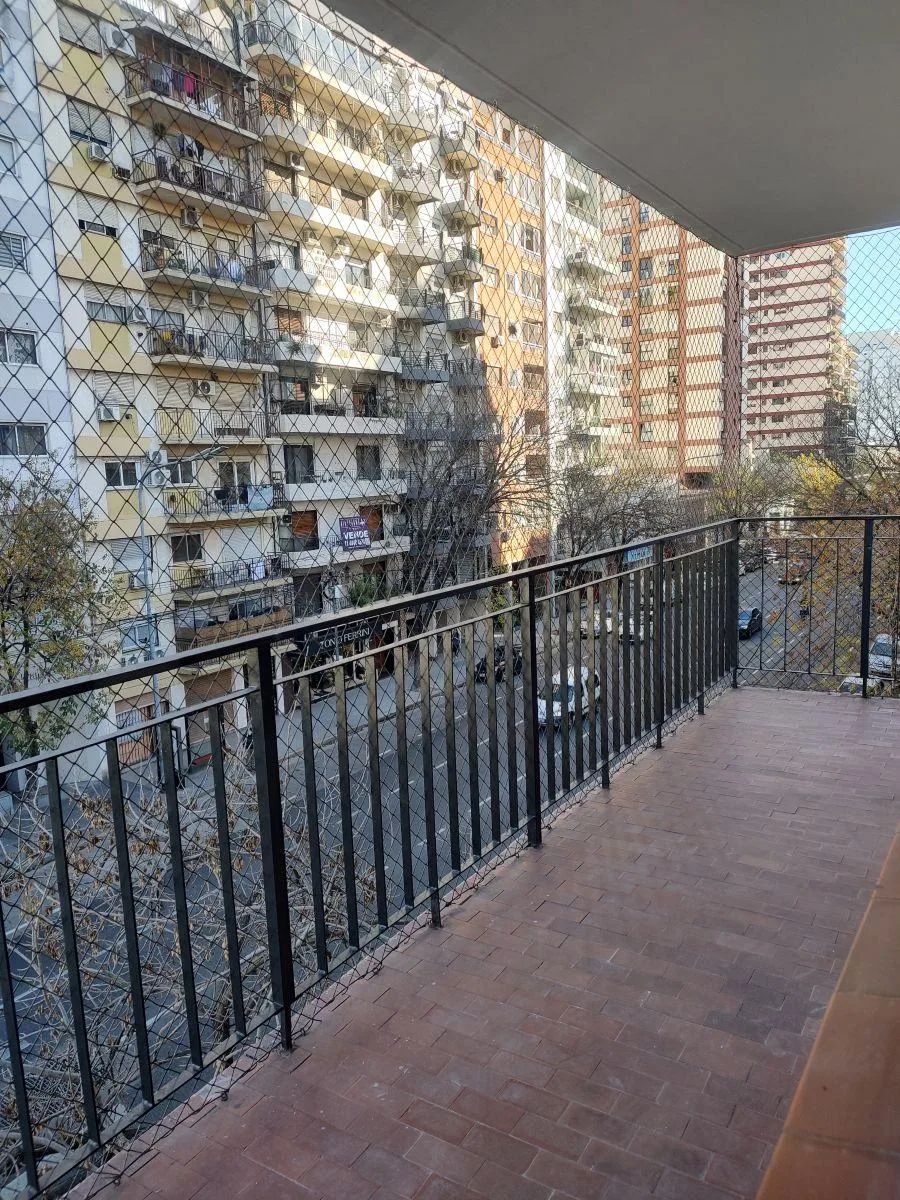 Apartamento de dois ambientes na Av. San Juan