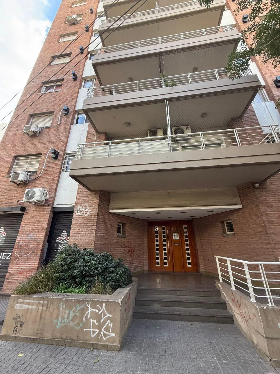 2 Amb. C/ Escritorio o 2da Habitación. C/ Balcón