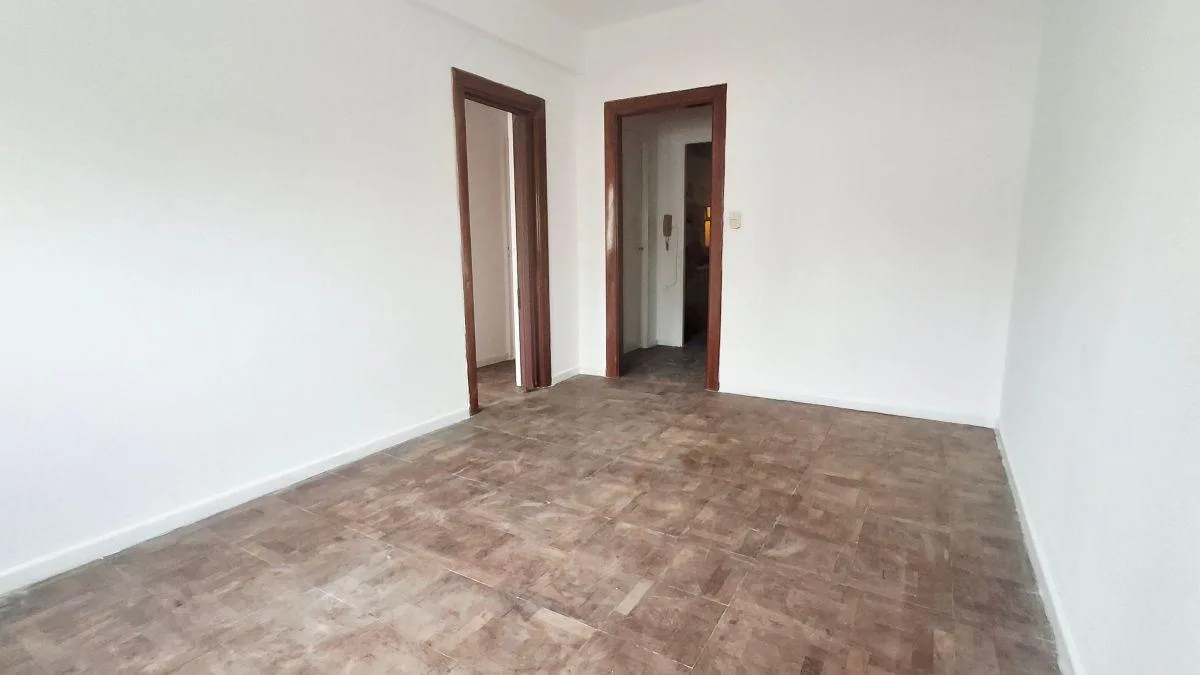 Refurbished two-bedroom apartment in Almagro
