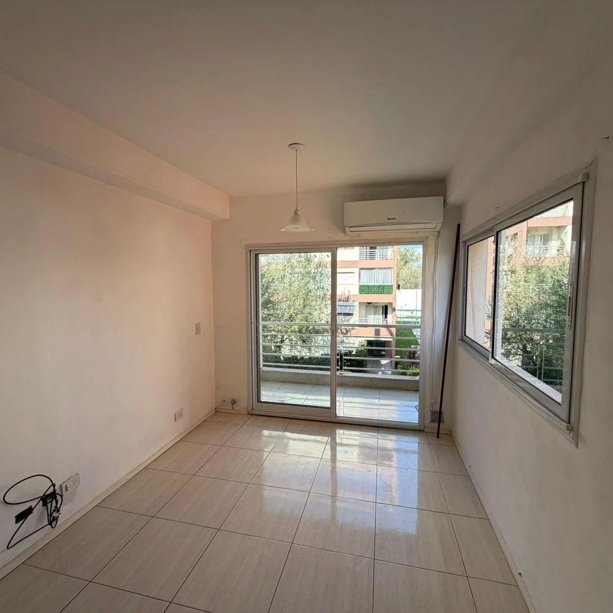 Departamento Dos Ambientes en Alquiler en Complejo Pinar de Wilde
