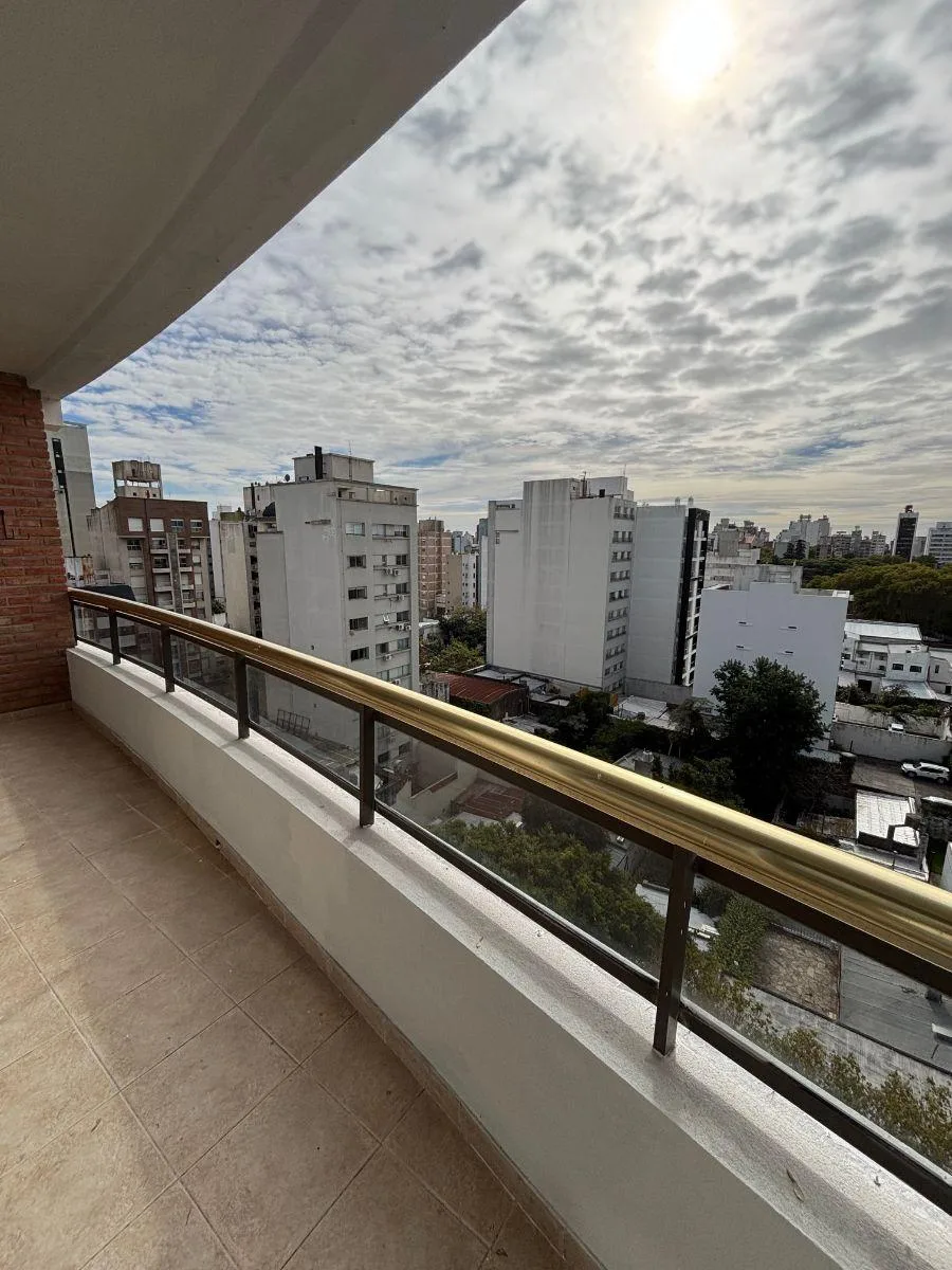 Alquiler Departamento 2 Dorm. con Balcón Al Frente y Cochera Techada