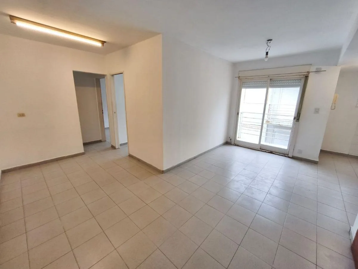Alquiler Depto 2 Dorm X Escalera - 22 E/64 y 65 - La Plata