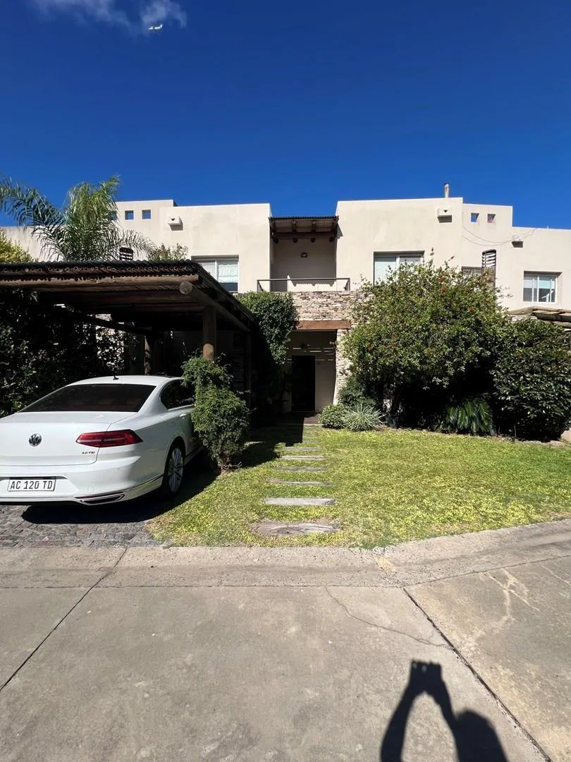 Duplex amoblado con jardín