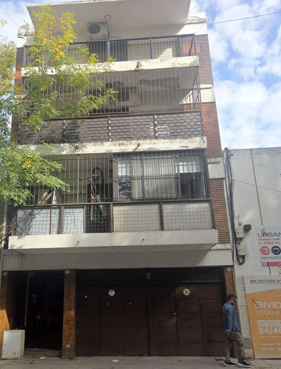 Floresta Sur | Excelente Ubicacion, 2 Ambientes Amplio Balcon Cfte, Vista Abierta, Casi Sin Expensas