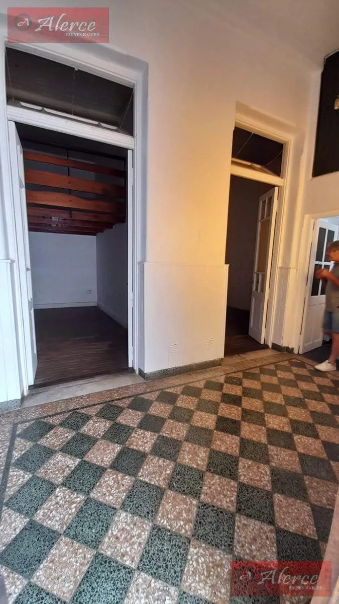 Three-room apartment with private patio in Avellaneda