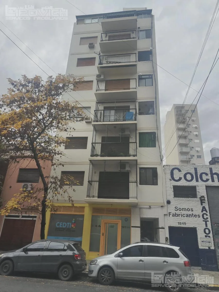 Alquiler Apto Profesional. 3 Ambientes Al Frente con Balcón. Fragata Sarmiento Al 1800 - Paternal