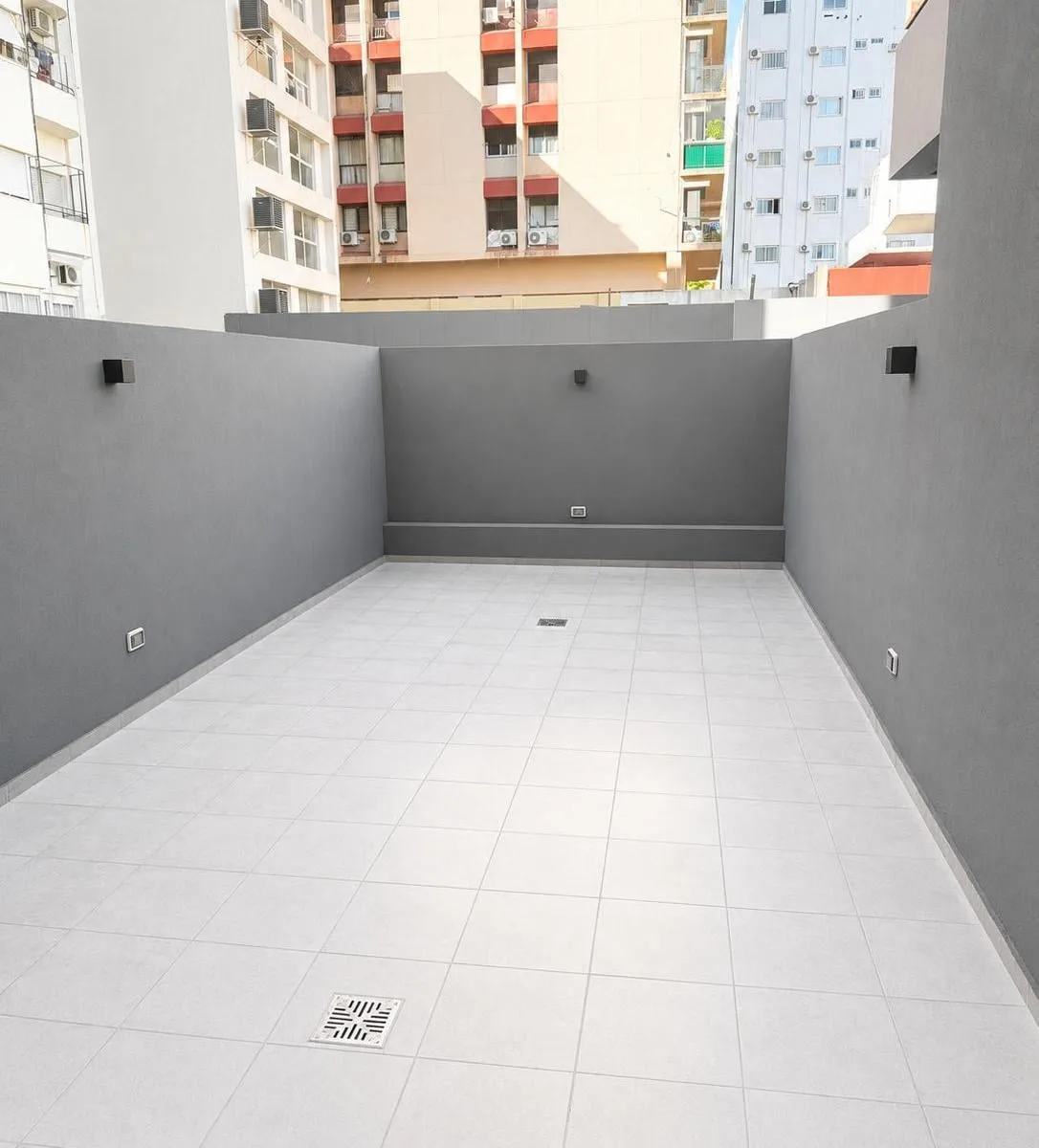 Departamento a Estrenar Sobre Av Corrientes – con Patio Gigante Tipo Casa