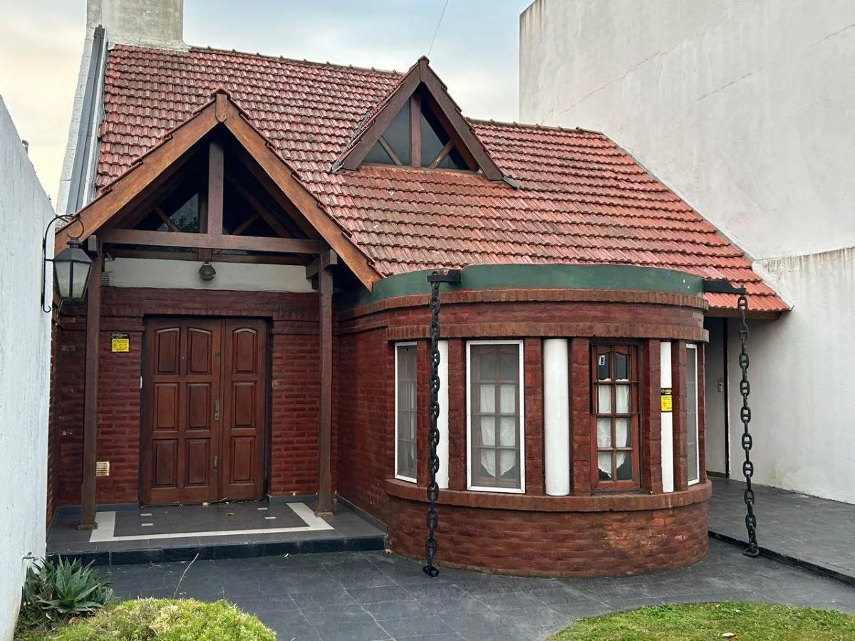 Chalet 5 Amb con Parque y Piscina en Ituzaingó Norte