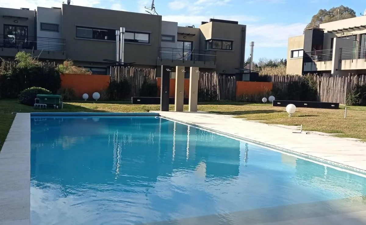 Departamento Tipo Casa en Alquiler. Complejo Las Cavas. Canning