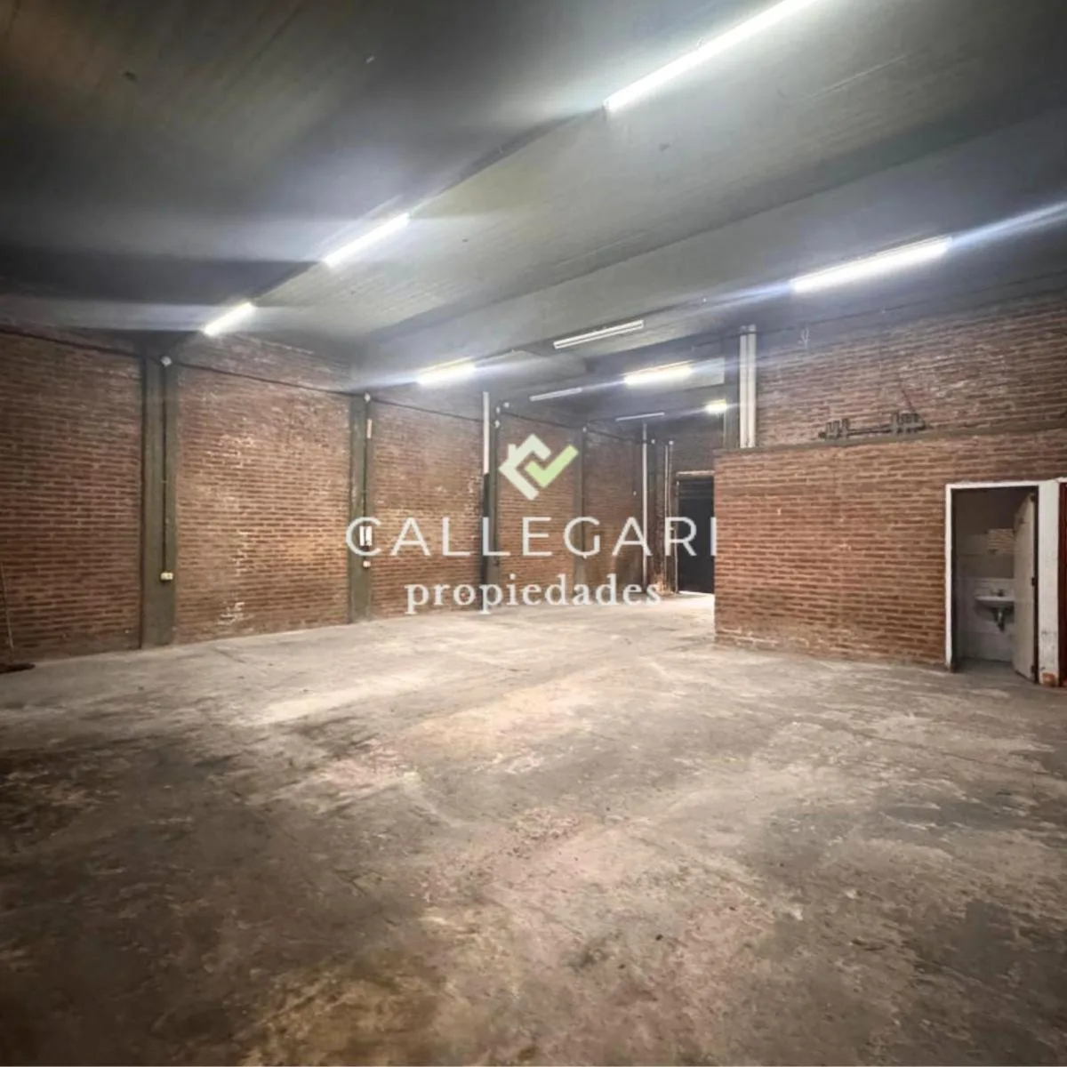 Local 230 m&sup2; en Alquiler - Berazategui