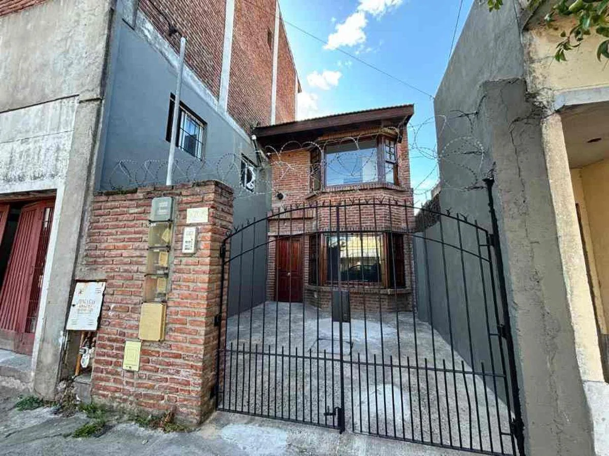 Casa PH Tipo Duplex (A Solo 1 Cuadra de Av Mitre y m. de Av Lynch)