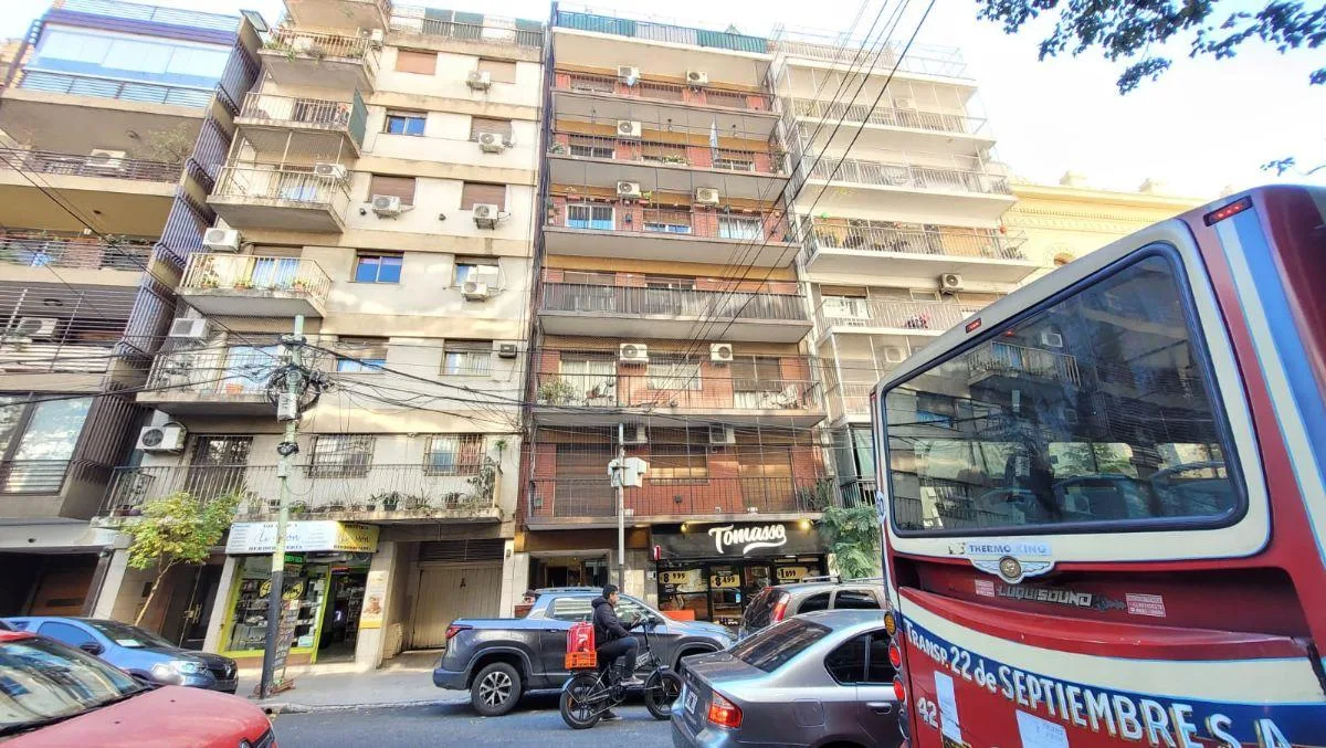 Excelente Ubicación "Rosario 23", Departamento 3 Ambientes con Patio en Caballito
