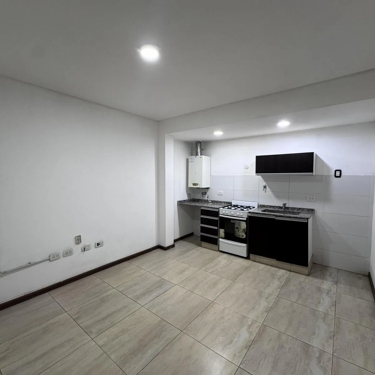 Alquiler Departamento 2 Ambientes con Jardin y Cochera
