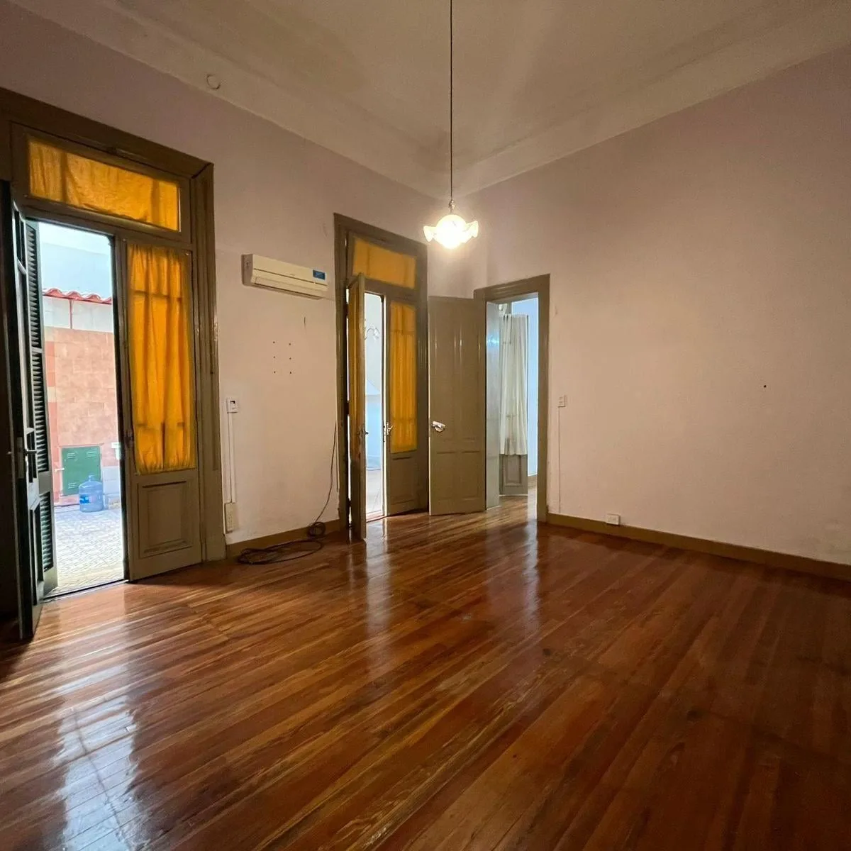 Alquiler de PH 6 Ambientes Ideal Comercial o Vivienda | Sin Expensas | Patio Trifásica | Caba