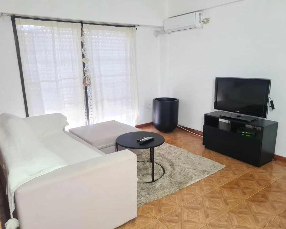 Apartamento de dois ambientes mobiliado em Escobar