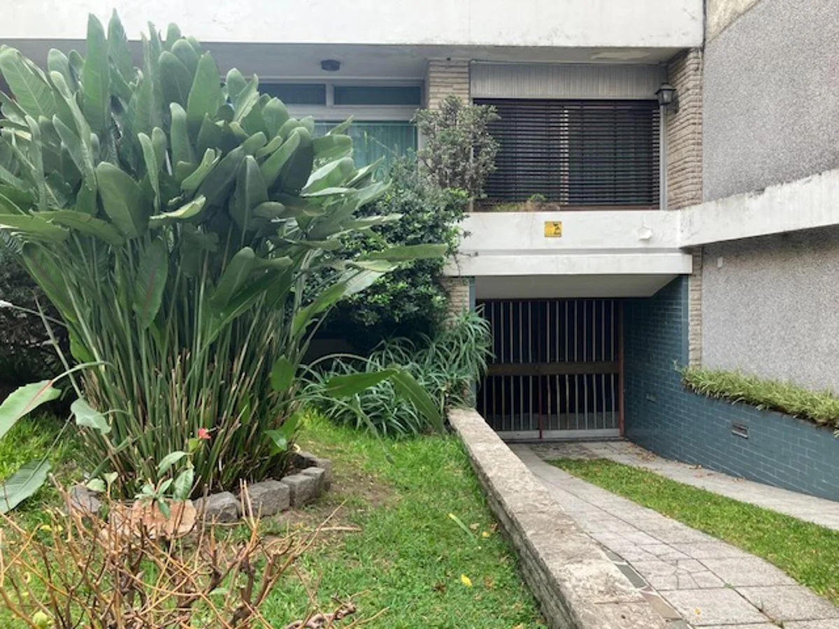 Casa de 3 dormitórios com jardim em Villa del Parque