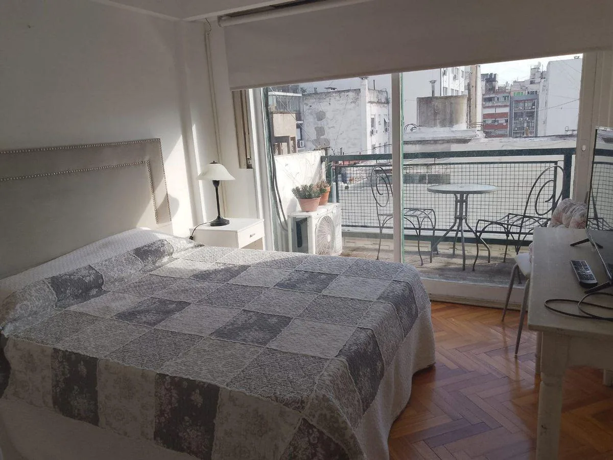 Apartamento de um ambiente com varanda em Retiro